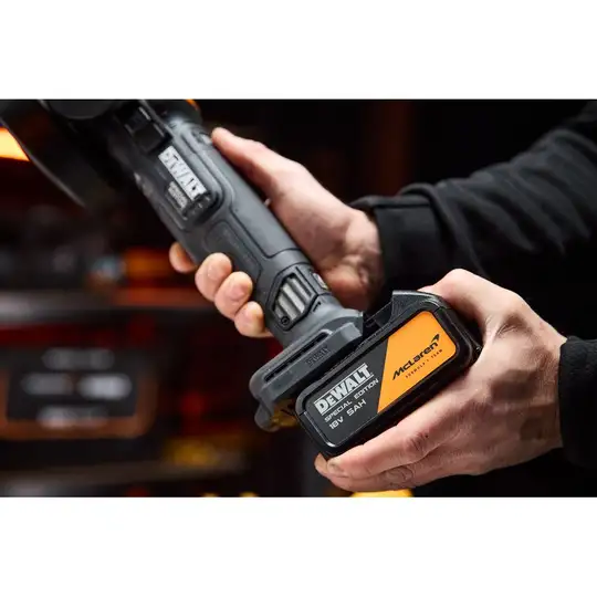 Akumulatorowa szlifierka kątowa 125mm, 2x5Ah, 18V XR, DEWALT [DCG45MP2T-QW] edycja MCLAREN