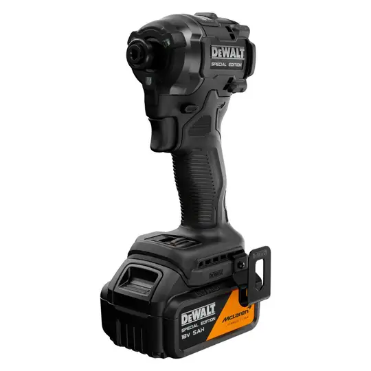 Akumulatorowa zakrętarka udarowa 1/4", 206Nm, 2x5.0Ah, 18V XR, DeWalt [DCF86MP2T-QW] edycja MCLAREN