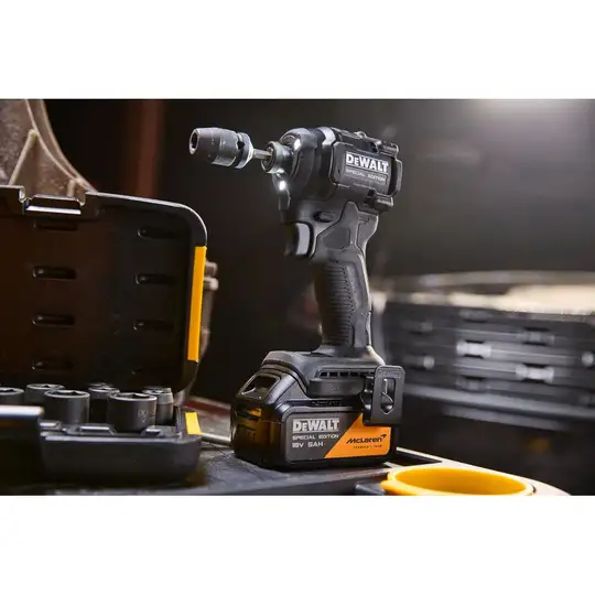 Akumulatorowa zakrętarka udarowa 1/4", 206Nm, 2x5.0Ah, 18V XR, DeWalt [DCF86MP2T-QW] edycja MCLAREN