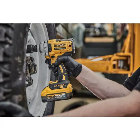 Akumulatorowy klucz udarowy 1/2", 812Nm, 2x5,0 Ah Li-Ion POWERSTACK 18V XR, DeWalt [DCF891H2T-QW]