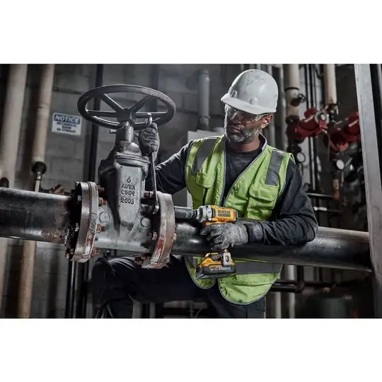 Akumulatorowy klucz udarowy 1/2", 812Nm, 2x5,0 Ah Li-Ion POWERSTACK 18V XR, DeWalt [DCF891H2T-QW]