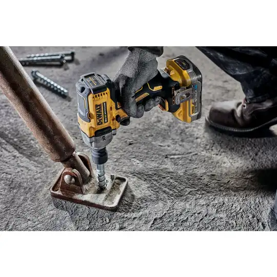 Akumulatorowy klucz udarowy 1/2", 812Nm, 2x5,0 Ah Li-Ion POWERSTACK 18V XR, DeWalt [DCF891H2T-QW]