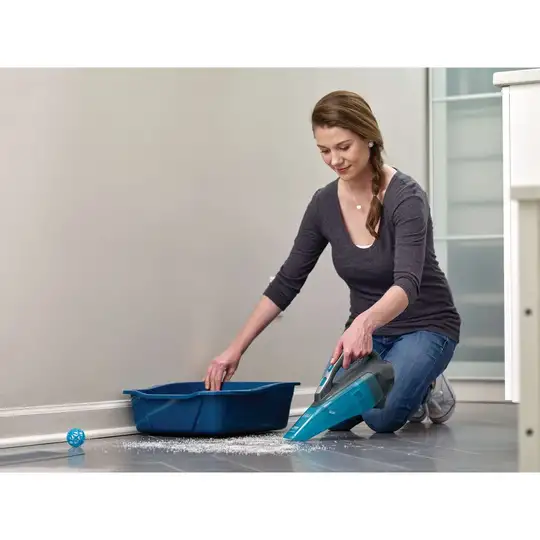Akumulatorowy odkurzacz 10.8V Wet&amp;Dry Dustbuster Black+Decker [WDA320J-QW]