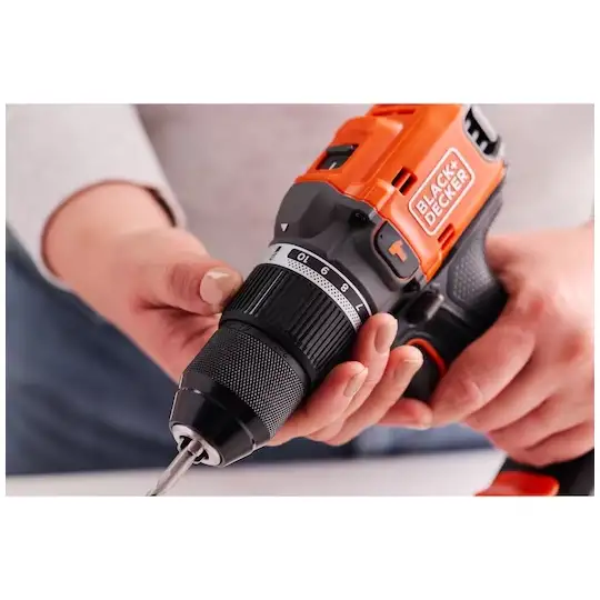 ZESTAW BEZSZCZOTKOWY: wiertarko-wkrętarka udarowa bezszczotkowa 18 V + szlifierka kątowa bezszczotkowa 18 V 115 mm (zawiera akumulatory 2 Ah i 4 Ah, ładowarkę 1 A i torbę transportową) Black + Decker [BCK24D1M1SB-QW]