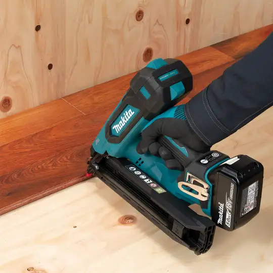 akumulatorowa sztyfciarka 32-64mm, 3,0Ah, LXT, 18V, Makita [DBN620RFJ]