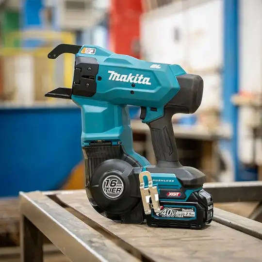 akumulatorowa wiązarka do prętów zbrojeniowych 40V max XGT Makita [TR001GZ]