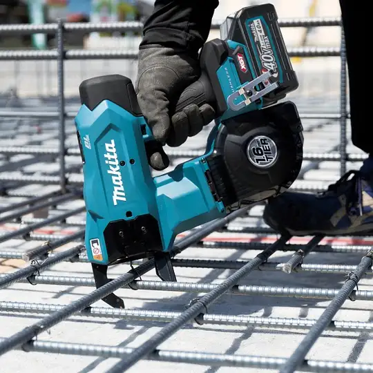 akumulatorowa wiązarka do prętów zbrojeniowych 40V max XGT Makita [TR001GZ]