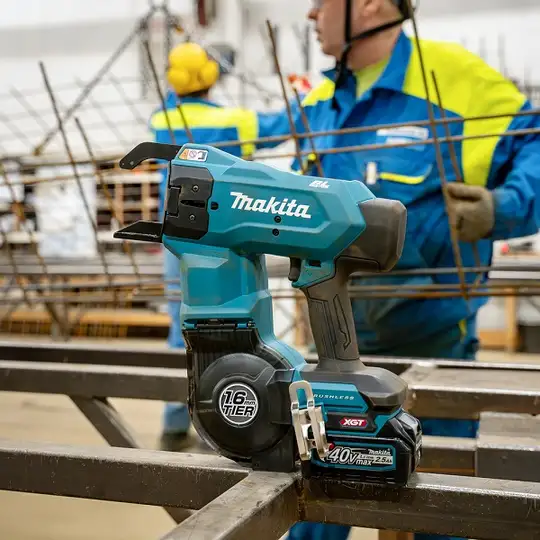 akumulatorowa wiązarka do prętów zbrojeniowych 40V max XGT Makita [TR001GZ]