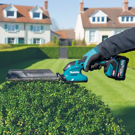 akumulatorowe kompaktowe nożyce do żywopłotu 40V max XGT, długość ostrza 20 cm, Makita [UH023G]