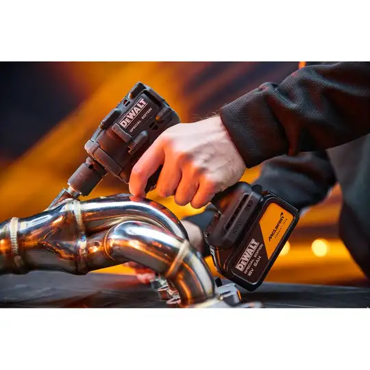 akumulatorowy klucz udarowy 1/2", 406Nm, 2x5.0Ah, 18V XR, DeWalt [DCF92MP2T-QW] edycja MCLAREN