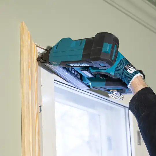 gwoździarka do gwoździ 15-50 mm, 2x5.0Ah, 18V Makita [DBN501RTJ]