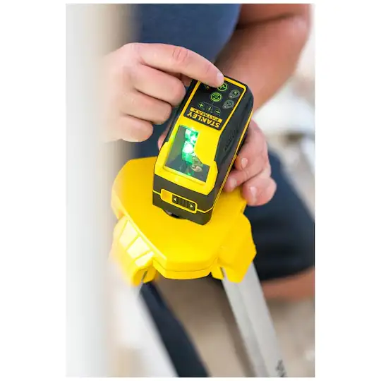 samopoziomujący laser krzyżowy z wiązką zieloną, FCL-G, FATMAX, Stanley [FMHT77586-1] zasięg do 30m.