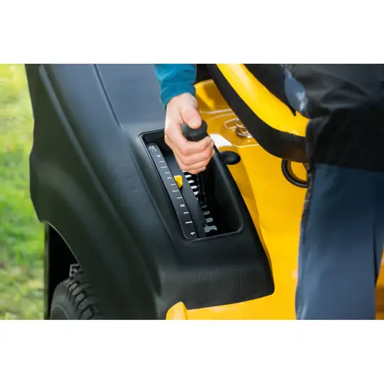 spalinowy traktorek ogrodowy, kosiarka, szerokość koszenia 106cm, XT2 QR106, Cub Cadet [13AFA1TR603]