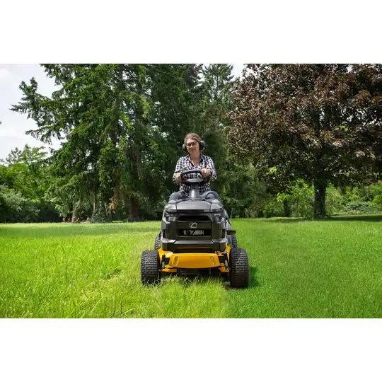 spalinowy traktorek ogrodowy, kosiarka, szerokość koszenia 86cm, LT1 R86, Cub Cadet [13ABR5CH603]