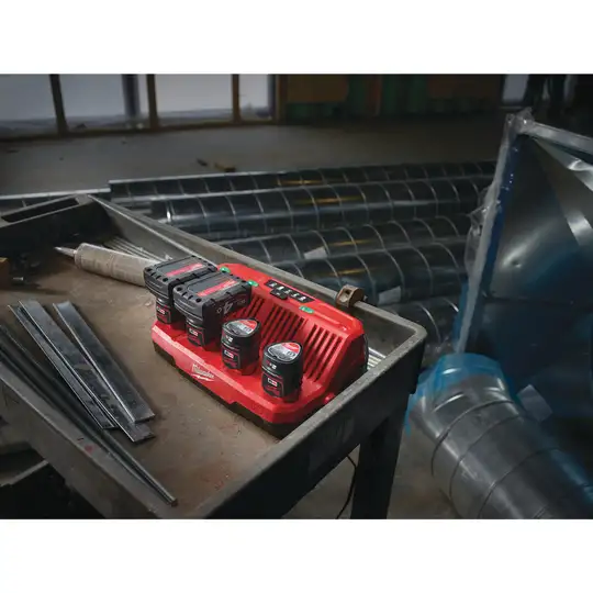 Szybka ładowarka 4-portowa, M12 C4, 12V, M12, Milwaukee [4932430554]