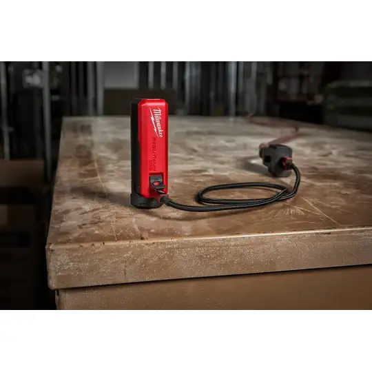 Zestaw przenośnego źródła zasilania i ładowarki USB, REDLITHIUM, L4 PPS-301, Milwaukee [4932493335]