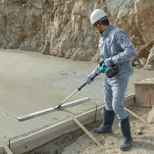 akumulatorowa łata wibracyjna do betonu, XGT, 40V, Makita [VL001GZ]