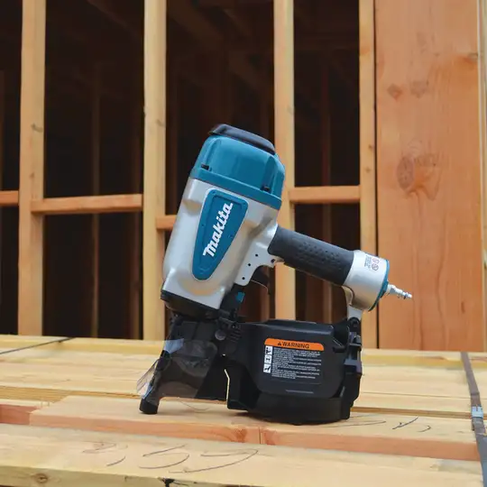 gwoździarka pneumatyczna do gwoździ 45-90mm Makita [AN902] bębnowa