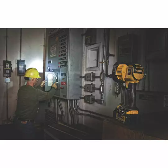akumulatorowy reflektor oświetleniowy LED XR 18V Li-lon [DCL043] - wersja bez akumulatorów i ładowarki