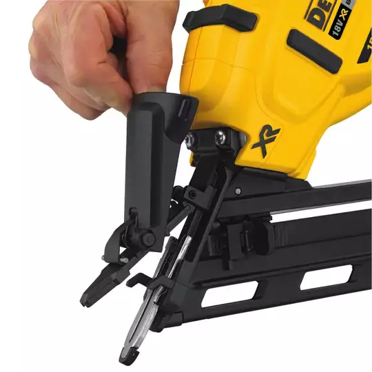 akumulatorowa gwoździarka do wykończeń 18V Li-Ion 2x5,0Ah DeWalt [DCN650P2]