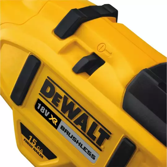 akumulatorowa gwoździarka do wykończeń 18V Li-Ion 2x5,0Ah DeWalt [DCN650P2]
