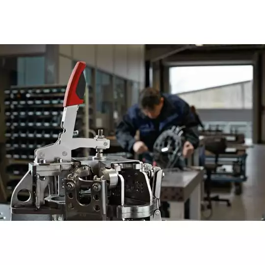 szybkomocujący docisk kolanowy pionowy z otwartym ramieniem, podstawą poziomą i regulacją 35mm Bessey [STC-VH20]