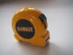 Zgarnij miarę z logo DEWALT
